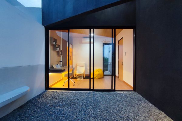 {"remix_data":[],"remix_entry_point":"challenges","source_tags":[],"origin":"unknown","total_draw_time":0,"total_draw_actions":0,"layers_used":0,"brushes_used":0,"photos_added":0,"total_editor_actions":{},"tools_used":{"adjust":1},"is_sticker":false,"edited_since_last_sticker_save":true,"containsFTESticker":false}